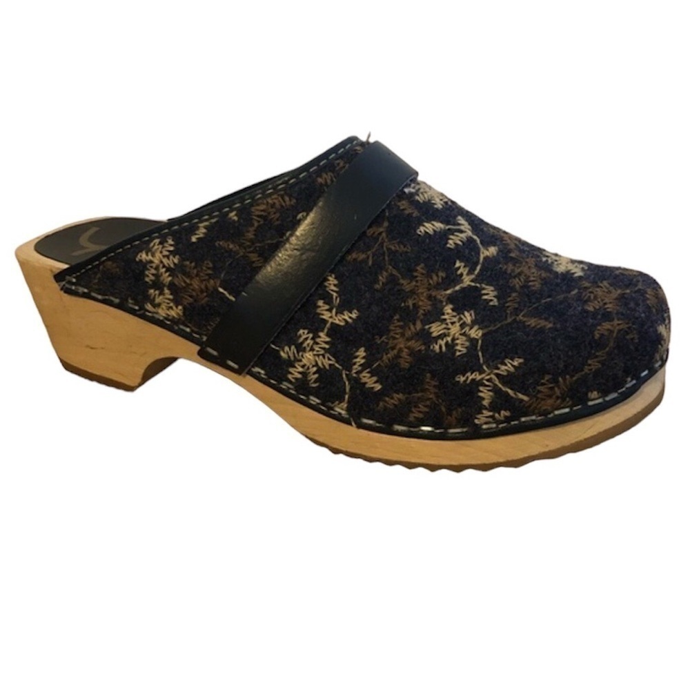CAPE CLOGS Wooly Shoes Women's Size 5.5-6 Blue Handmade Floral Slip-Ons